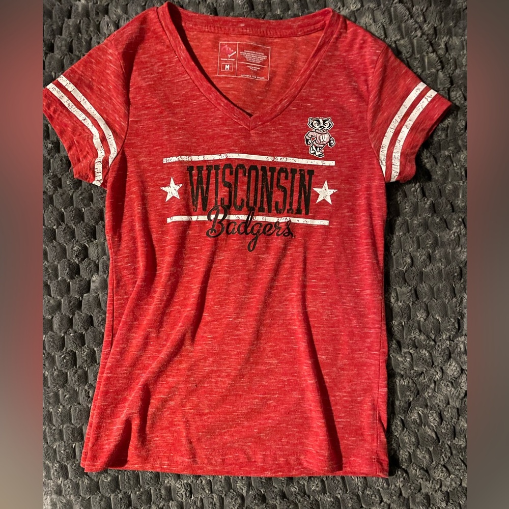 Wisconsin badgers T-shirt v-neck